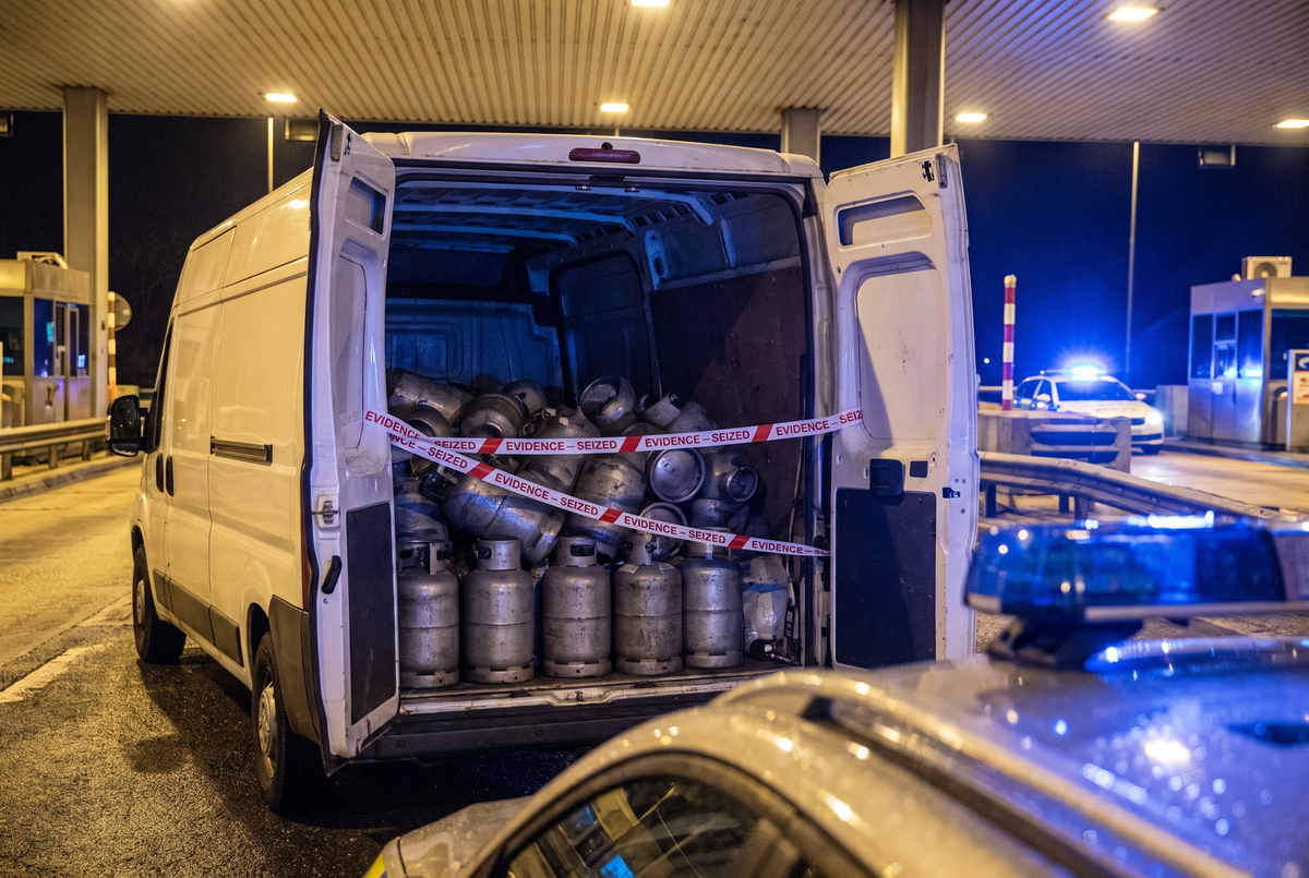 380 bonbonnes de protoxyde d'azote sur l'A8, un an de prison ferme